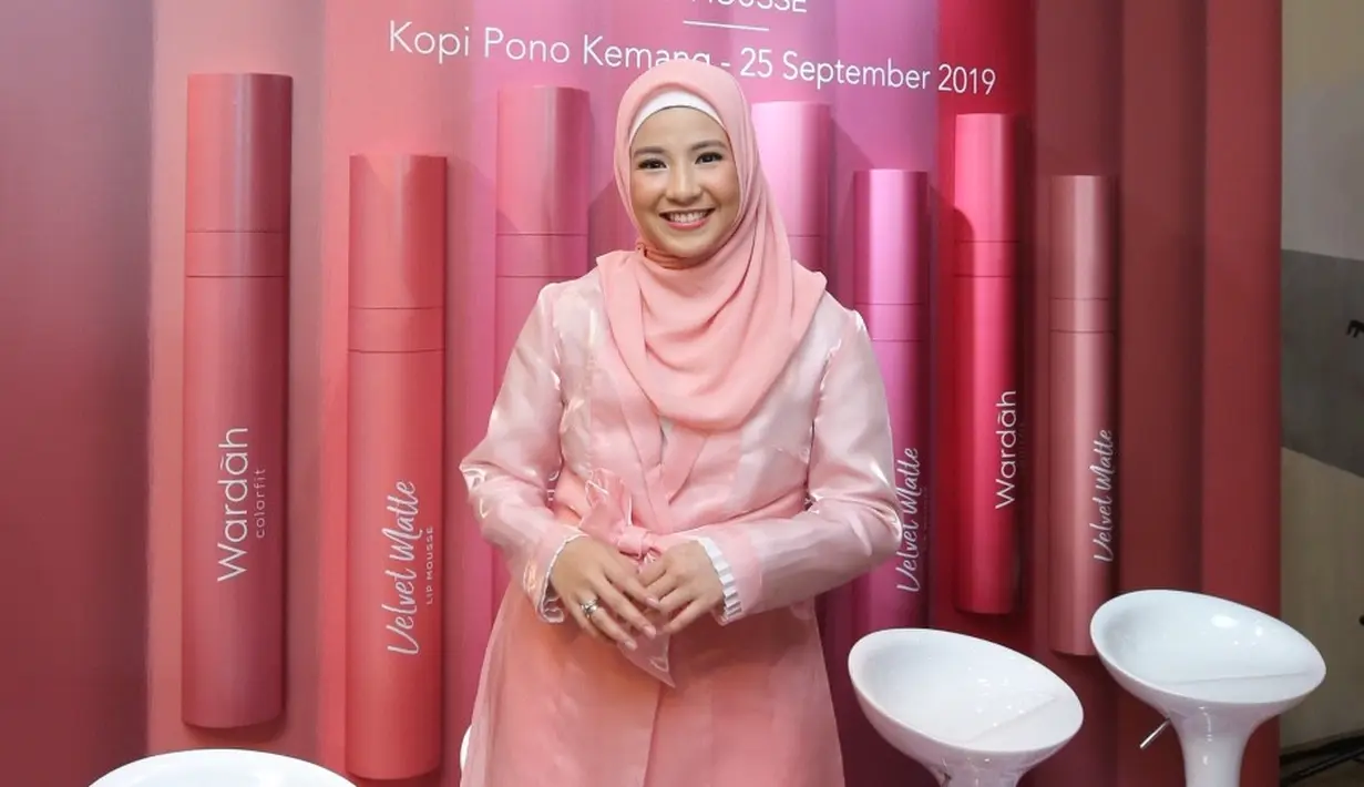 Natasha Rizki, Wardah di kawasan Kemang, Jakarta Selatan, Rabu (25/9/2019). (Daniel Kampua/Fimela.com)