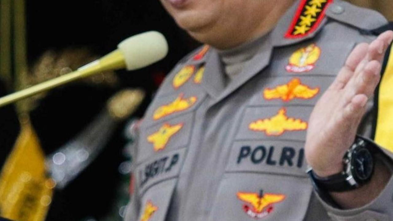 Sebelumnya, Kapolri Jenderal Listyo Sigit Prabowo memberikan penghargaan kepada Satrio.