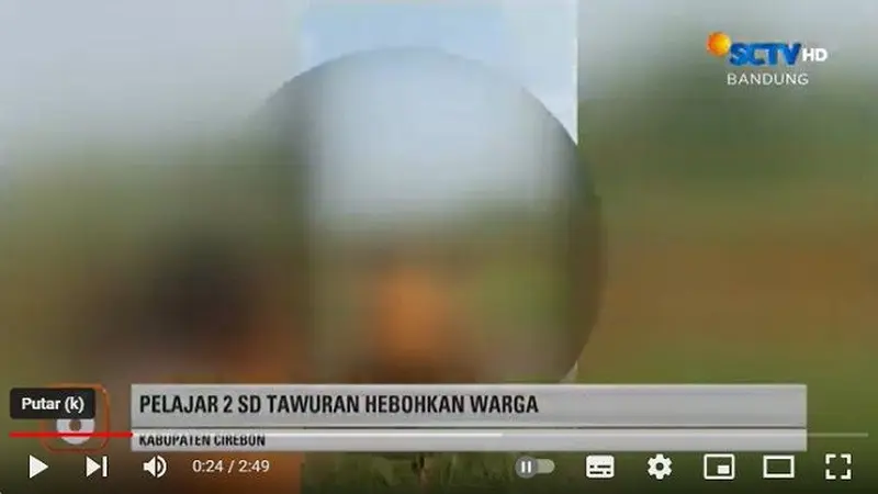 Sebuah video aksi tawuran pelajar sekolah dasar (SD) viral di media sosial. Tawuran tersebut ternyata terjadi Kecamatan Talun, Kabupaten Cirebon, Jawa Barat pada Sabtu 18 November 2023. (YouTube Liputan6)
