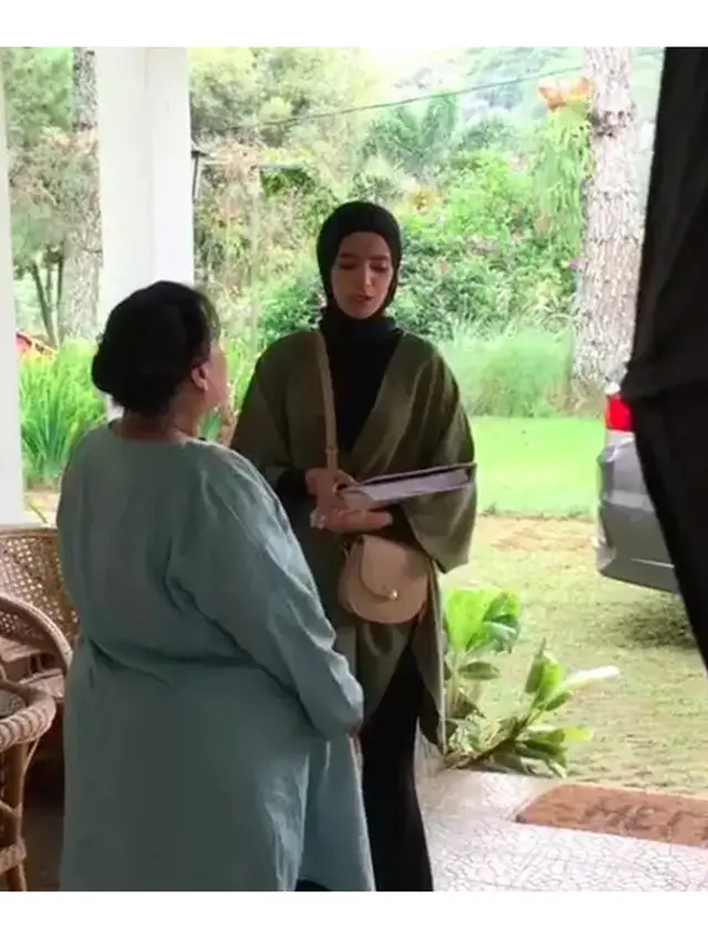Terjun ke Dunia Akting, Ini 6 Potret Debut Nadya Mustika di Web Series