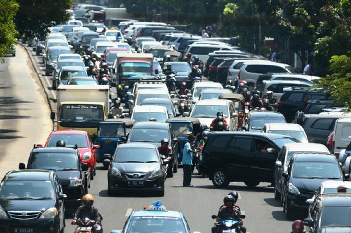 Kebijakan tarif flat parkir on street Dishub DKI ditentang Ahok