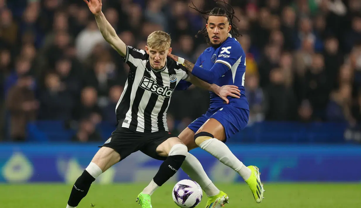 Meski mendapat tekanan, Chelsea berhasil mencetak gol pembuka di menit ke-6 lewat aksi Nicolas Jackson. (AP Photo/Ian Walton)