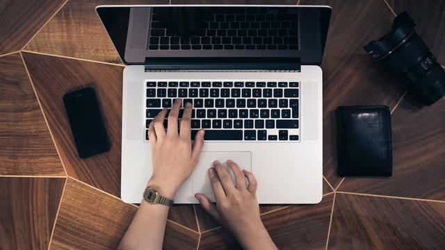 Ilustrasi komputer, mengetik