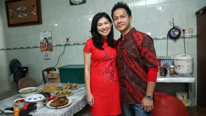 [Fimela] Imlek ala Delon dan Istri