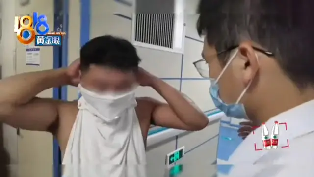 Potret Pria Yang Menelan Bohlam