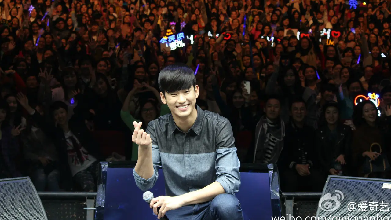 Kim Soo Hyun Bertambah Kaya dengan Fan Meeting yang Digelar