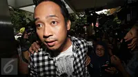 Denny Cagur saat tiba di Polda Metro Jaya untuk menjadi saksi kasus yang melibatkan Zaskia Gotik, Jakarta, Senin (21/3/2016). Menurut Deni, apa yang dilakukan oleh Zaskia hanyalah sekedar canda belaka. (Liputan6.com/Immanuel Antonius)