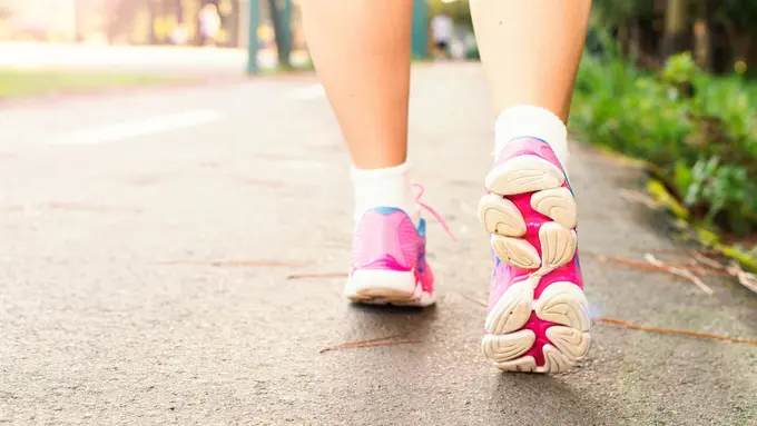 ilustrasi jalan kaki