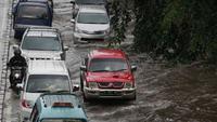 Penyebab Mobil Mogok Setelah Hujan Deras dan Cara Mengatasinya