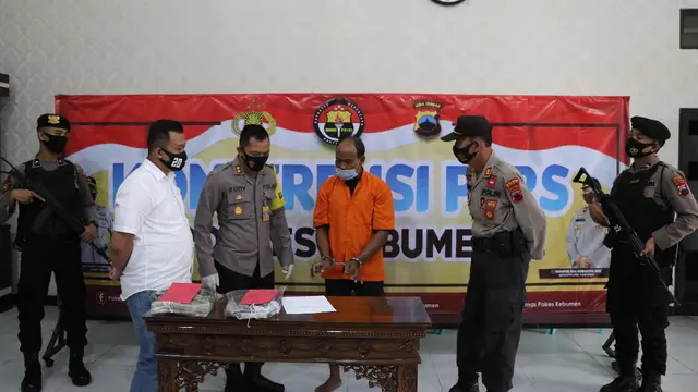 Polisi Kebumen menangkap kakek yang merudapaksa cucu kandungnya selama dua tahun. (Foto: Liputan6.com/Polres Kebumen)