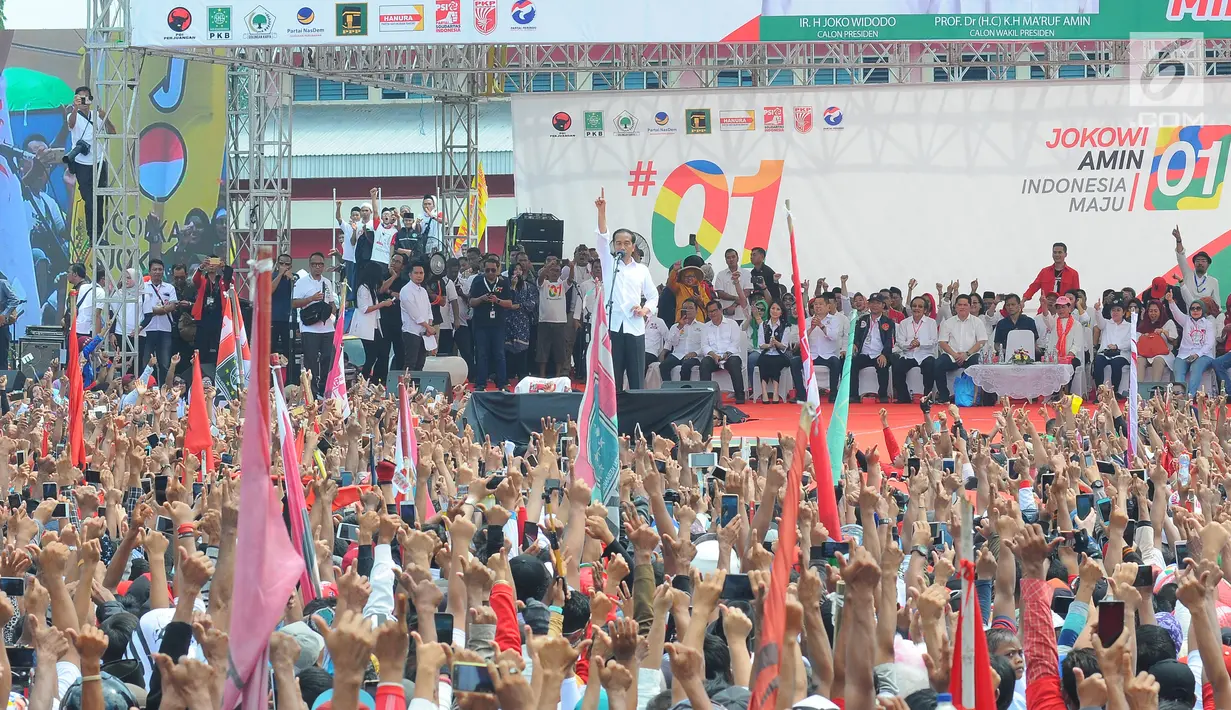 Suasana kampanye terbuka Capres 01 Joko Widodo di Banyumas, Jawa Tengah, Kamis (4/4). Dalam kampanye tersebut Jokowi mengajak para pendukung untuk memerangi hoax dan memenangkan pasangan no urut 01 Jokowi-ma'ruf di banyumas.(Liputan6.com/Angga Yuniar)