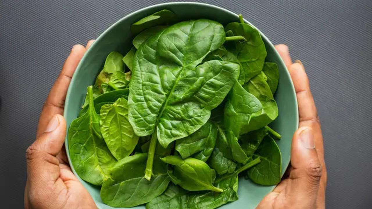 Mitos atau Fakta: Benarkah Sayur Bayam Tidak Boleh Dipanaskan?