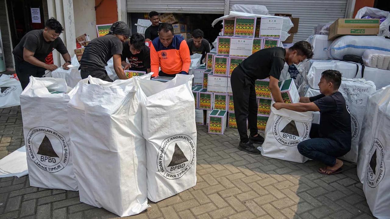 FOTO: Tumpukan Bantuan Menggunung di Gudang BPBD Sidoarjo untuk Korban Bencana Sumatera