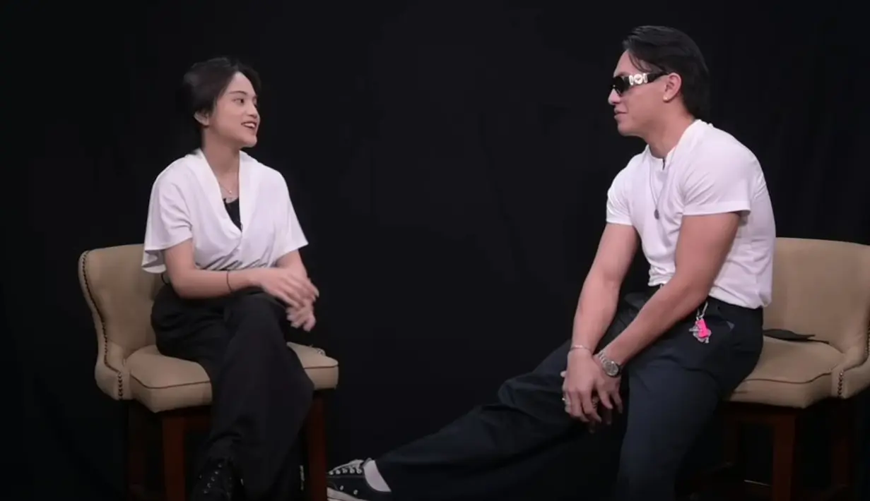 Jeje Slebew saat bertemu dengan Jefri Nichol. (Foto: YouTube/B*cot Television)