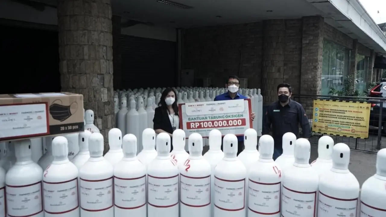 Ranch Market mendonasikan Rp 100 juta untuk menyediakan 35 tabung oksigen enam liter kubik siap pakai dan surgical mask di 5 rumah sakit di Jawa Tengah. (Dok Ranch Market)
