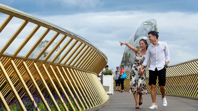 7 Foto Megahnya Jembatan Emas, Tempat Wisata Terbaru di Vietnam