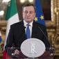 Mantan kepala Bank Sentral Eropa Mario Draghi memberikan konferensi pers setelah pertemuan dengan presiden Italia Sergio Mattarella, di istana Quirinal di Roma, Italia. (AFP)