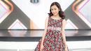 Ini adalah potret menawan Shanna Shannon dalam acara Festival Film Indonesia tahun 2018. Pakai dress batik dengan perpaduan warna hitam putih, Shanna Shannon tunjukkan wujud cinta Tanah Air Indonesia. Senyuman manis yang dipancarkannya membuat dirinya sering disebut mirip dengan artis Chelsea Islan. Bahkan jika disandingkan, Shanna bak kembar dengan bintang film Rudy Habibie itu. (Liputan6.com/IG/@shannashannonsiswanto)