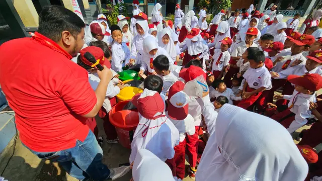 Cara Anak-anak Bantargerbang Rayakan Hari Kemerdekaan RI dengan Belajar Memilah Sampah