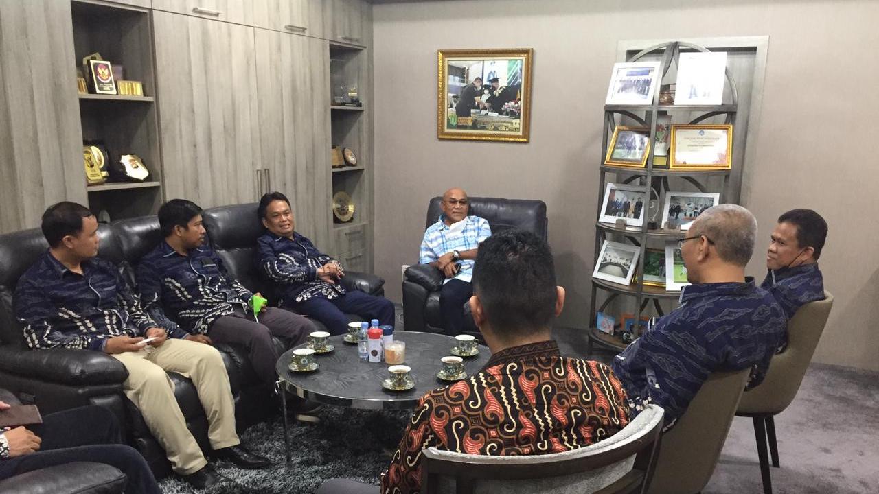 KPU Jakarta Selatan bertemu dengan Rektor Universitas Nasional El Amry Bermawi Putra .
