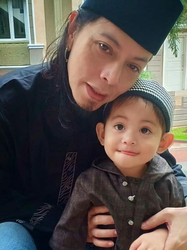 Penuh Kasih Sayang, Ini 7 Potret Seleb Tanah Air saat Mengasuh Cucu