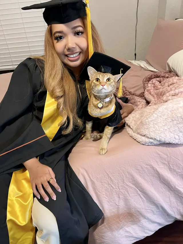 Kucing Wisuda