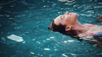 Ilustrasi berenang. Sumber foto: unsplash.com/Haley Phelps.