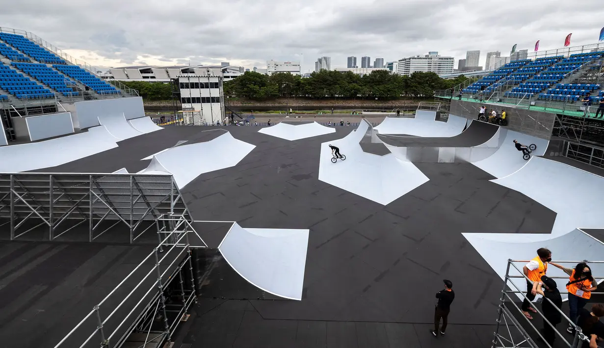 Ariake Urban Sports Park terletak di area tepi laut, dekat dengan Desa Atlet dan tempat Big Sight. Venue ini nantinya akan digunakan untuk cabang olah raga BMX dan skateboard dalam Olimpiade Tokyo 2020. (Foto: AFP/Charly Triballeau)