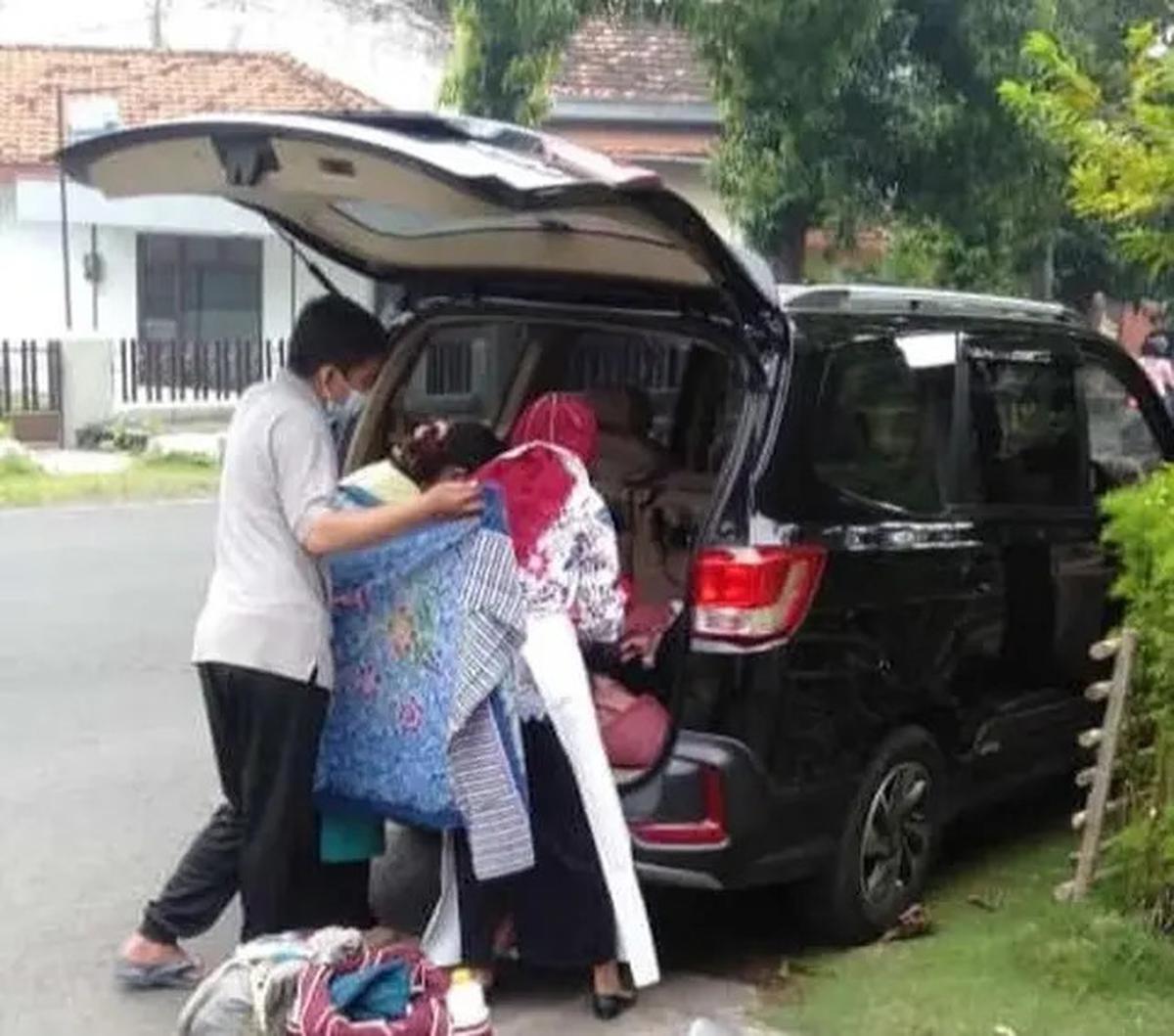 Wanita Melahirkan di Mobil Saat Perjalanan ke Rumah Sakit, Tempat Kelahirannya di Akte Jadi Sorotan