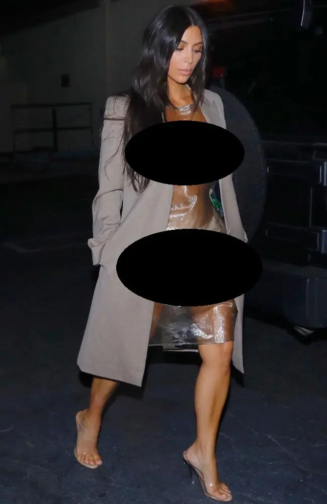 Kim Kardashian saat mengenakan busana seksi hingga terlihat nyaris bugil. (DPXimages / Splash News Australia)