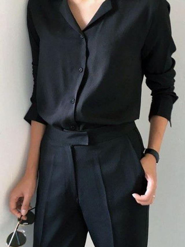 Kombinasi antara Kemeja Hitam dan Loose Pantas Akan Memberikan Kesan Formal