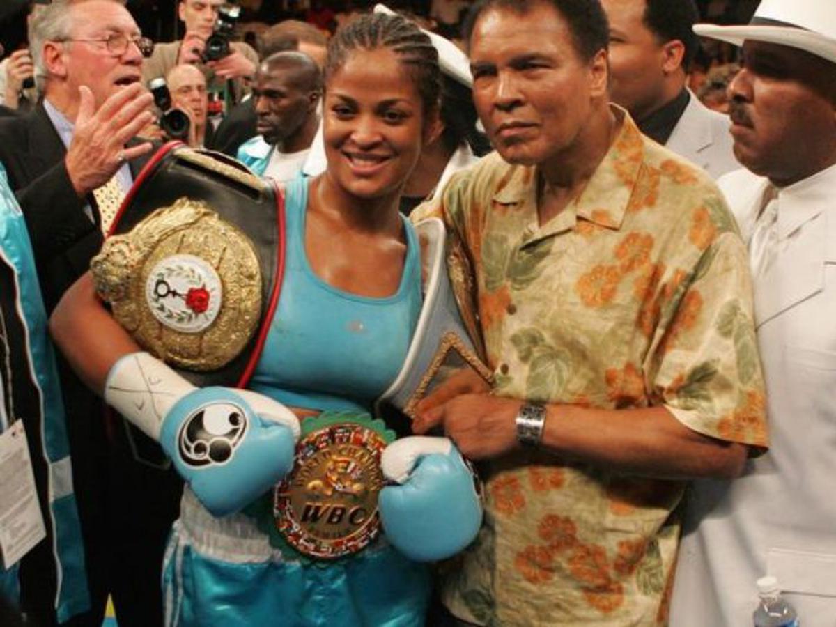 Berduka Laila Ali Pasang Foto Muhammad Ali Di Facebook Showbiz Liputan6 Com