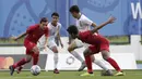 Gelandang Timnas Indonesia U-22, Egy Maulana, mengirim umpan saat melawan Laos U-22 pada laga SEA Games 2019 di Stadion City of Imus Grandstand, Manila, Kamis (5/12). Indonesia menang 4-0 atas Laos. (Bola.com/M Iqbal Ichsan)