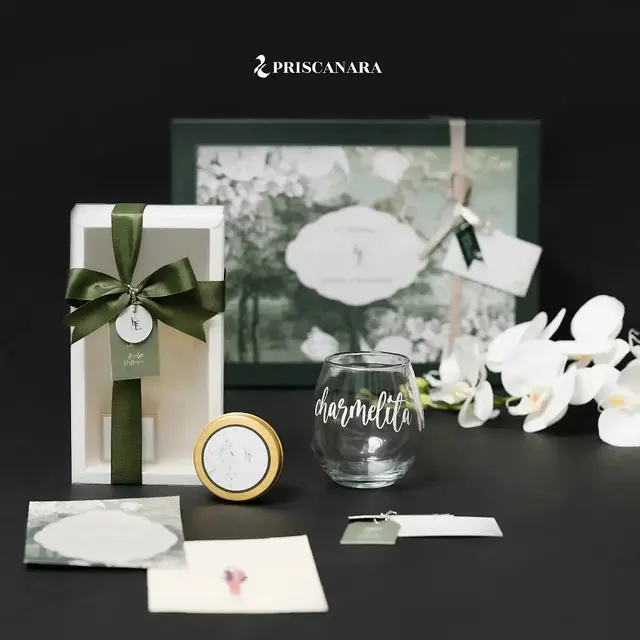 Hampers untuk pengirin manten Erina Gudono, calon istri Kaesang Pangarep. (Foto: Dok. Instagram @priscanara.id)