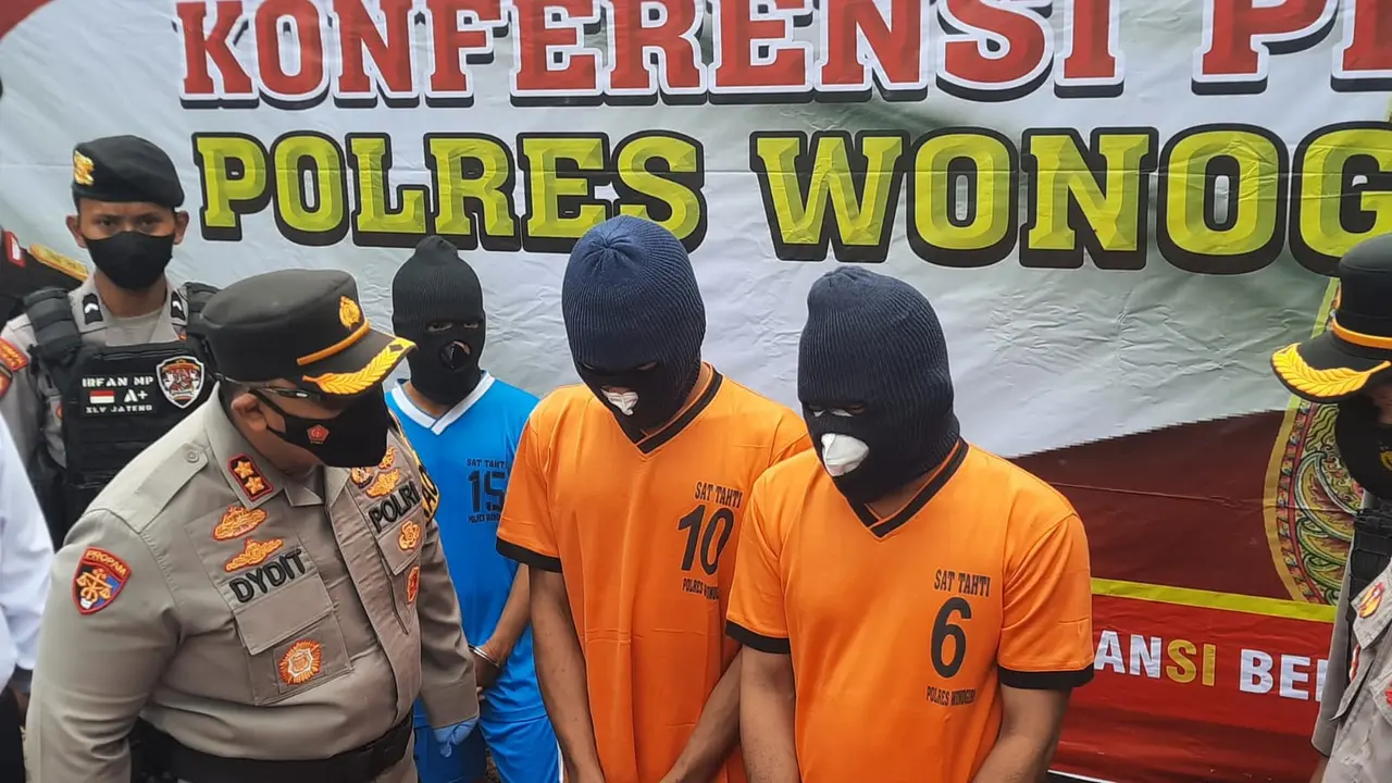 Kapolres Wonogiri bersama Tersangka Rudapaksa Siswi SMP dan tersangka kasus lain