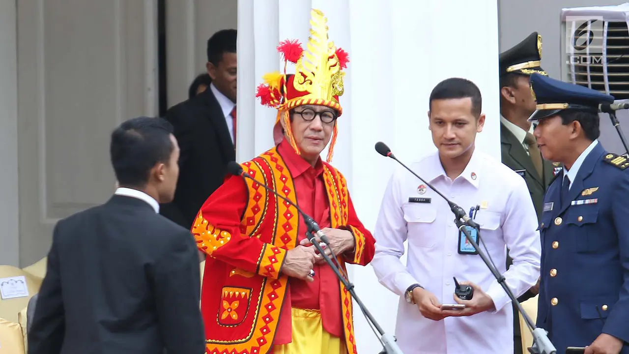 Menteri dan Pejabat Kenakan Baju Adat saat Hadiri Upacara Hari Lahir Pancasila