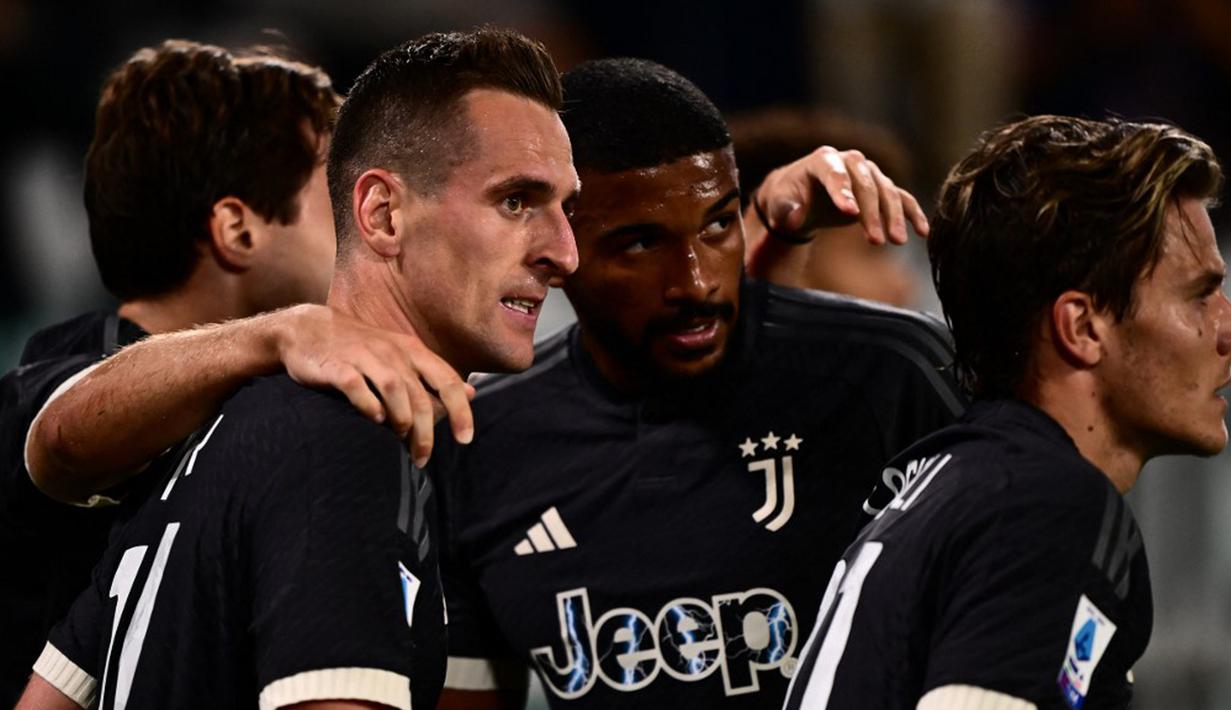 Laga sempat terkunci tanpa gol pada babak pertama, kali ini gol semata wayang kemenangan Juventus dicetak oleh Arkadiusz Milik di menit ke-57. (MARCO BERTORELLO/AFP)