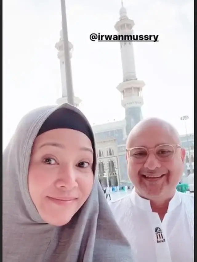 7 Momen Maia Estianty Bareng Irwan Mussry  Umrah Usai Menikah