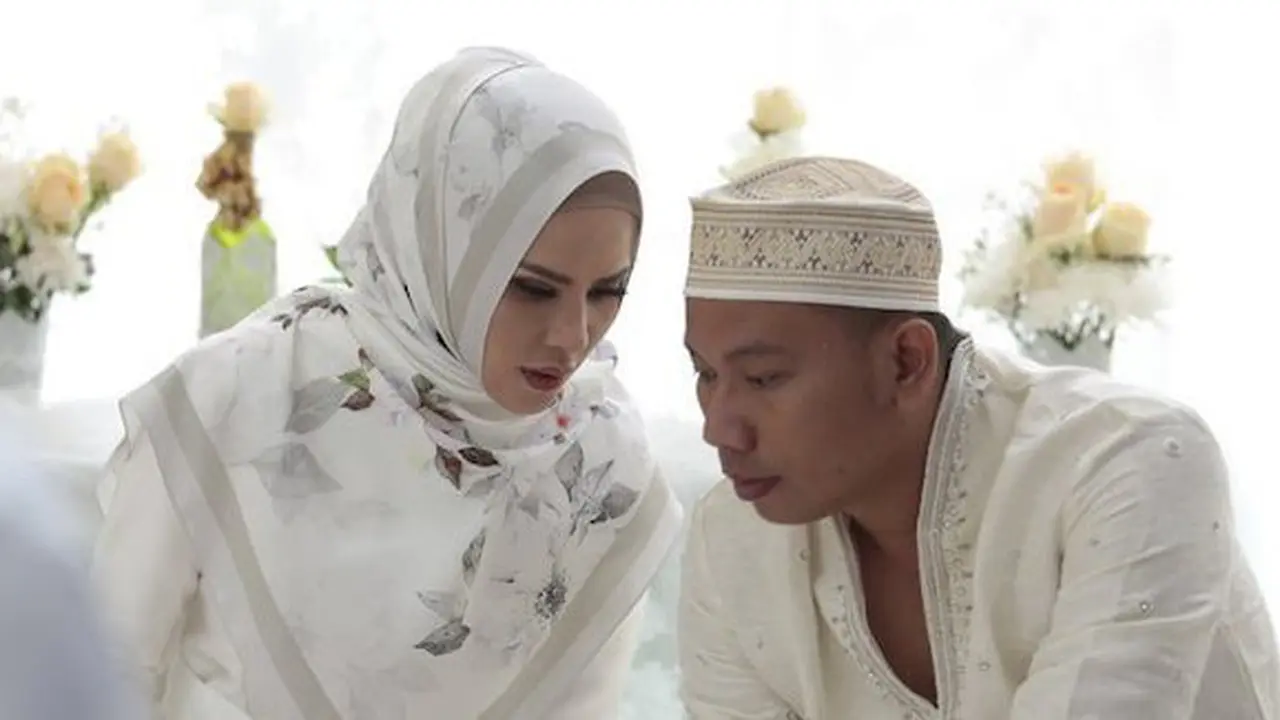 Keakraban Angel dan Vicky/copyright KapanLagi.com/Muhammad Akrom Sukarya
