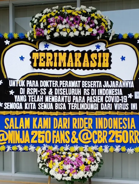 Karangan bunga dukungan untuk tim medis terlihat di RSPI Sulianti Saroso di Jakarta, Jumat (20/3/2020). Rumah Sakit Penyakit Infeksi Sulianti Saroso (RSPI SS) dibanjiri karangan bunga dari masyarakat. (Liputan6.com/@rspi_suliantisaroso)