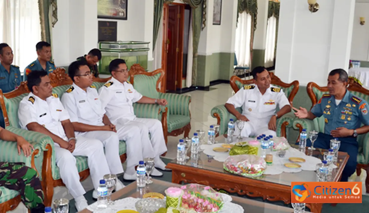 Citizen6, Surabaya: Dalam kesempatan ini kedua belah pihak saling mengenalkan diri dan jabatan masing-masing serta bertukar pendapat guna mempererat hubungan ke dua negara. (Pengirim: Budi Abdillah)