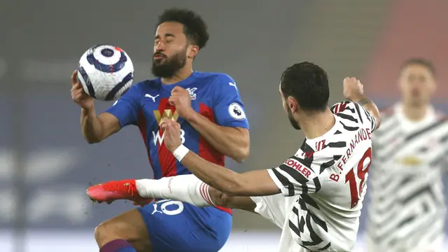 FOTO: Tampil Dominan, Manchester United Harus Puas Imbang 0-0 dengan Crystal Palace - Andros Townsend; Bruno Fernandes
