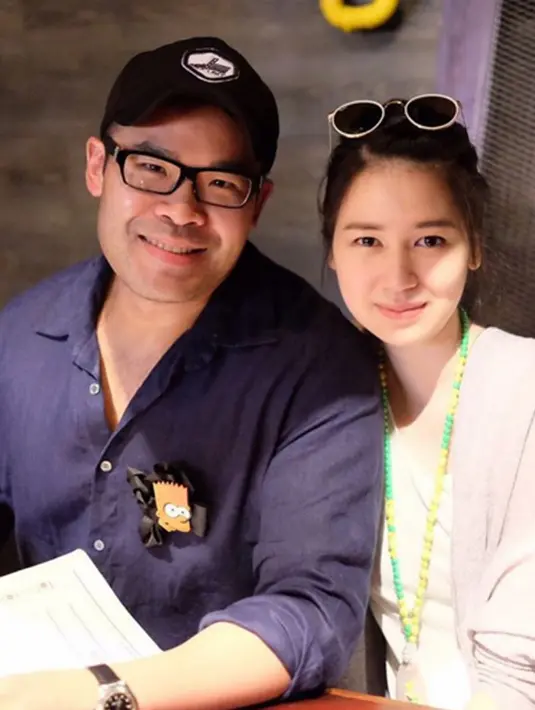 Pada tahun 2011 Laura Basuki dengan Leo Sanjaya, seorang petinggi perusahaan jeans ternama, Lea. Kini mereka tengah menantikan kelahiran buah hati pertama. (via instagram/@laurabas)