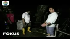 Anies Baswedan meninjau Kali Sunter yang meluap akibat tanggul jebol.