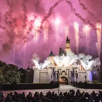 Ilustrasi Disneyland. Sumber foto: unsplash.com/Jacob Dyer.