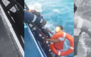 Kapal Hasnur Evakuasi 66 Korban Kebakaran KMP Mutiara Sentosa 2