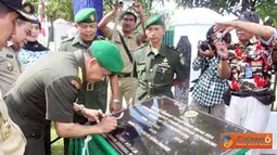Citizen6, Sukabumi:  Pangdam III/Siliwangi Mayor Jenderal TNI Sonny Widjaja meresmikan Kodim 0622/Kabupaten Sukabumi, Rabu (4/4) bertempat di Makodim 0622/Kabupaten Sukabumi. (Pengirim: Badarudin Bakri)