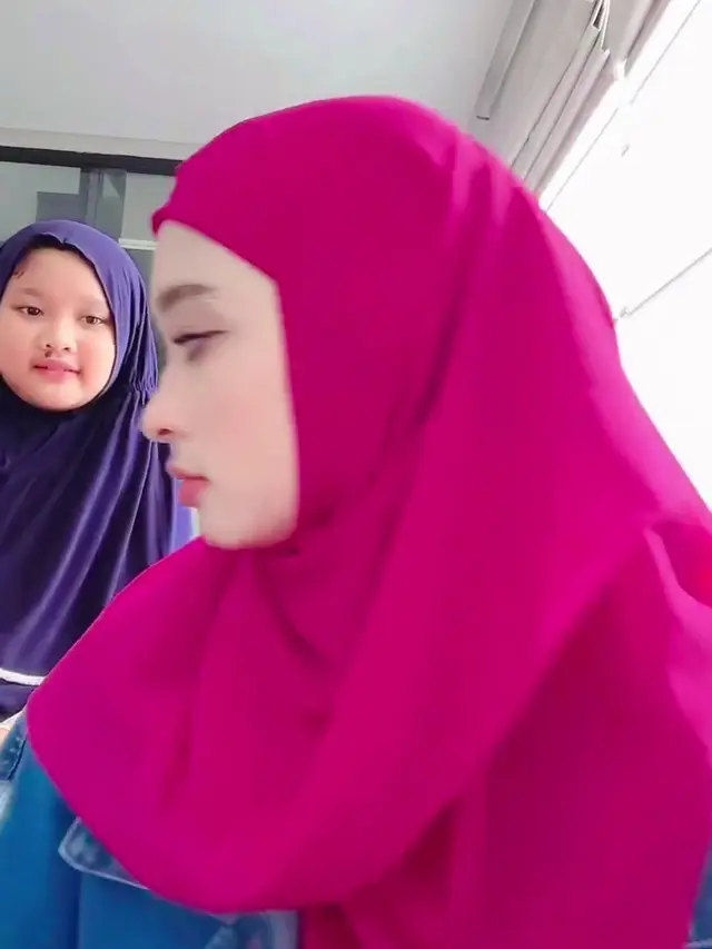 [Fimela] Inara Rusli dan Starla