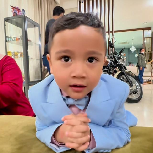 Potret Rayyanza Antusias Syuting (credit: https://www.instagram.com/raffinagita1717/)