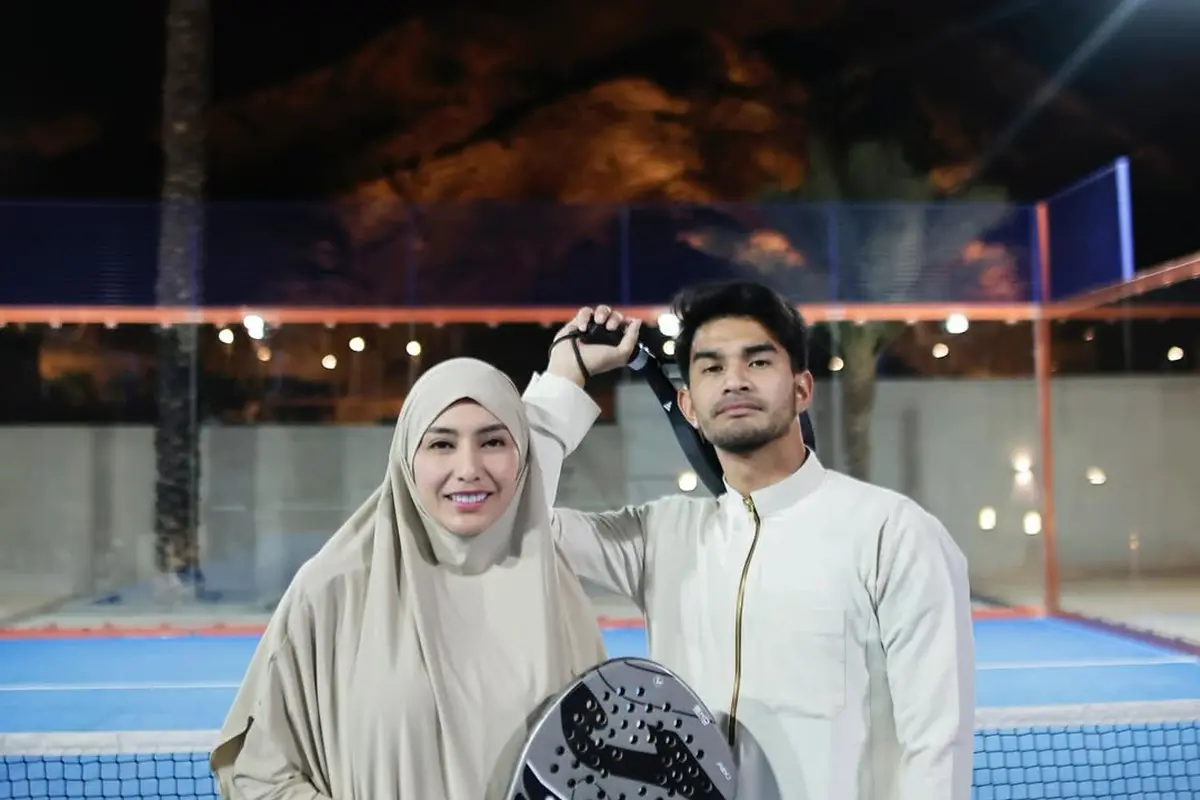 Gaya Syar’i Tyas Mirasih Main Padel, Tetap Sporty dan Kompak Bareng Suami